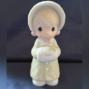Precious Moments Collectible 1986 Limited Edition Wishing You a Cozy Christmas